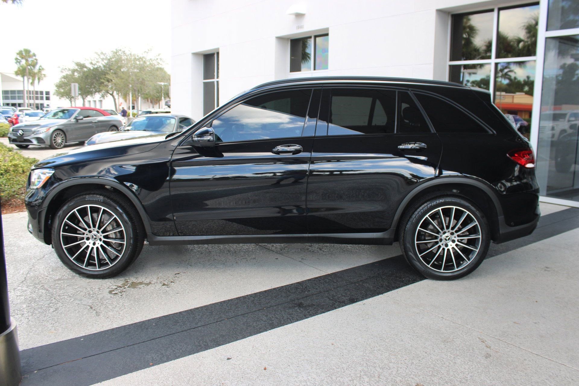 2022 Mercedes Benz GLC 300 photo 2
