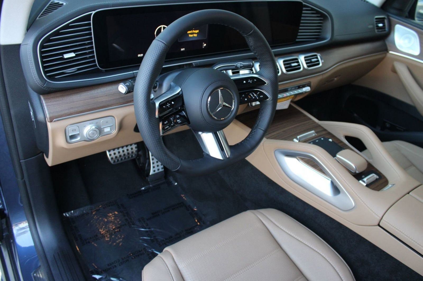 2026 Mercedes Benz GLS 450 4MATIC photo 4