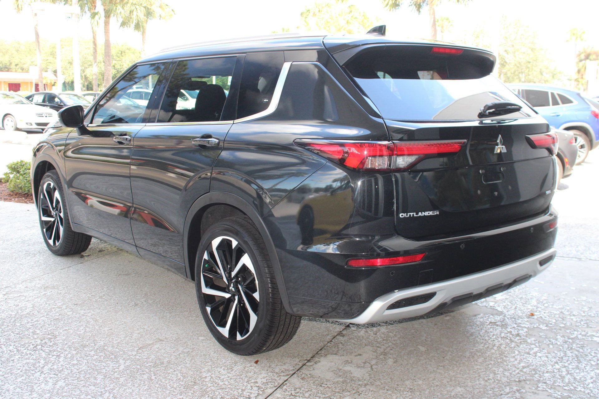 2022 Mitsubishi Outlander SEL photo 3