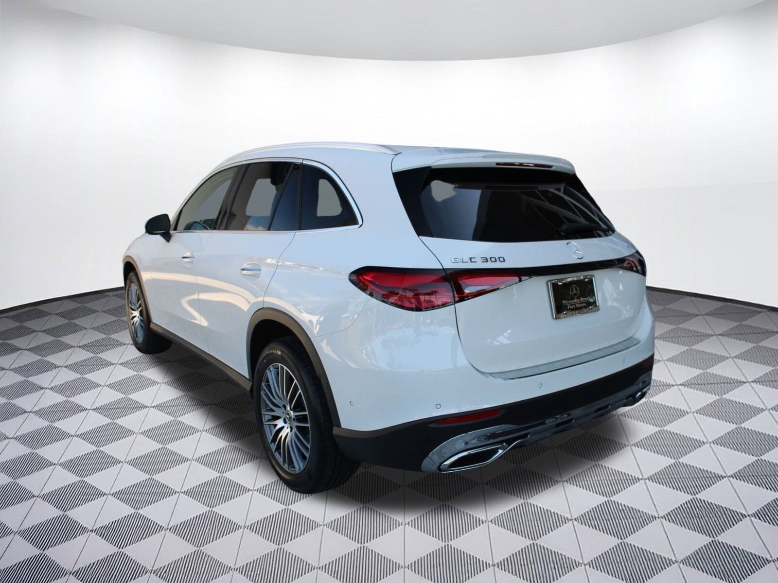 2026 Mercedes Benz GLC 300 4MATIC photo 3