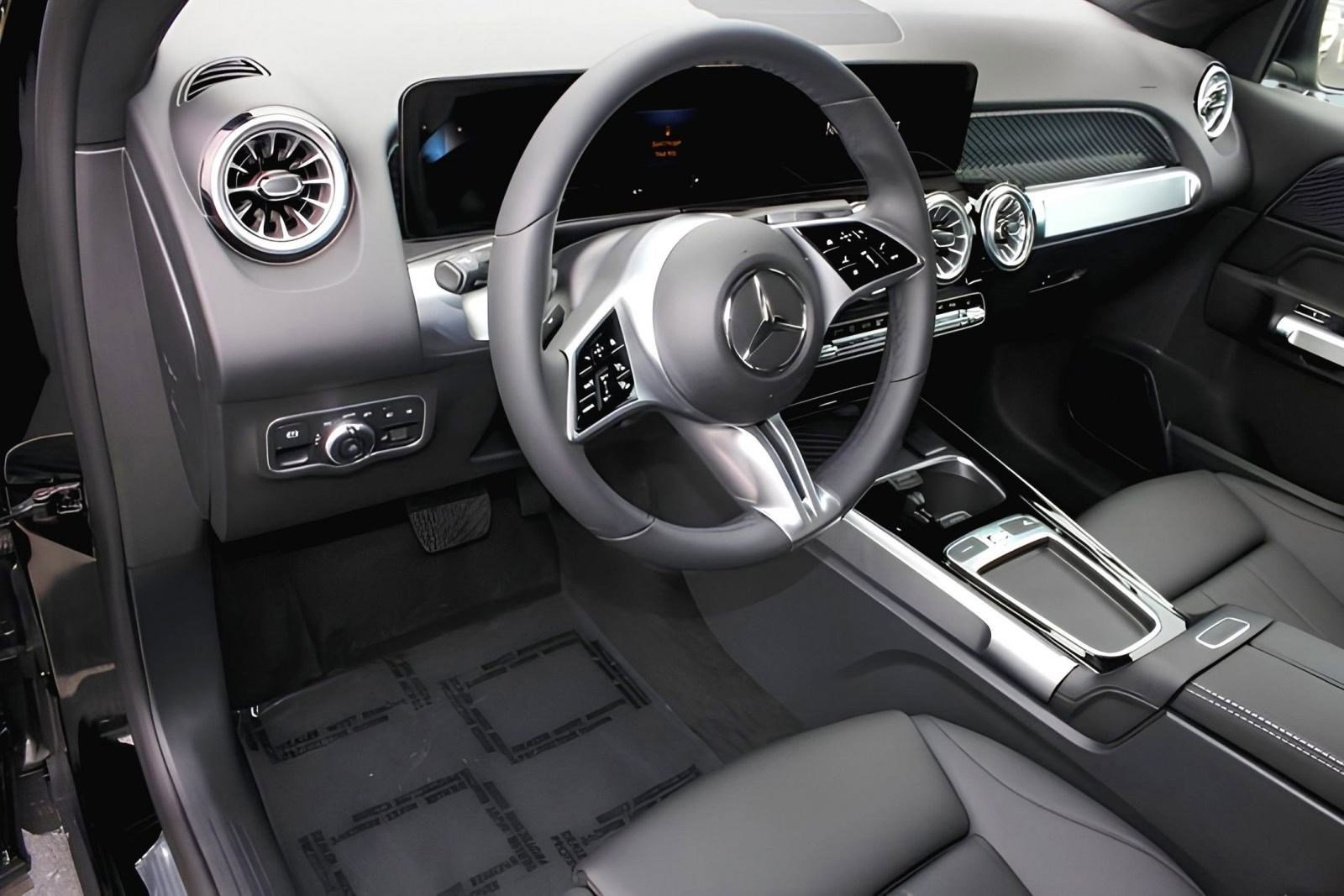 2025 Mercedes Benz GLB 250 photo 4