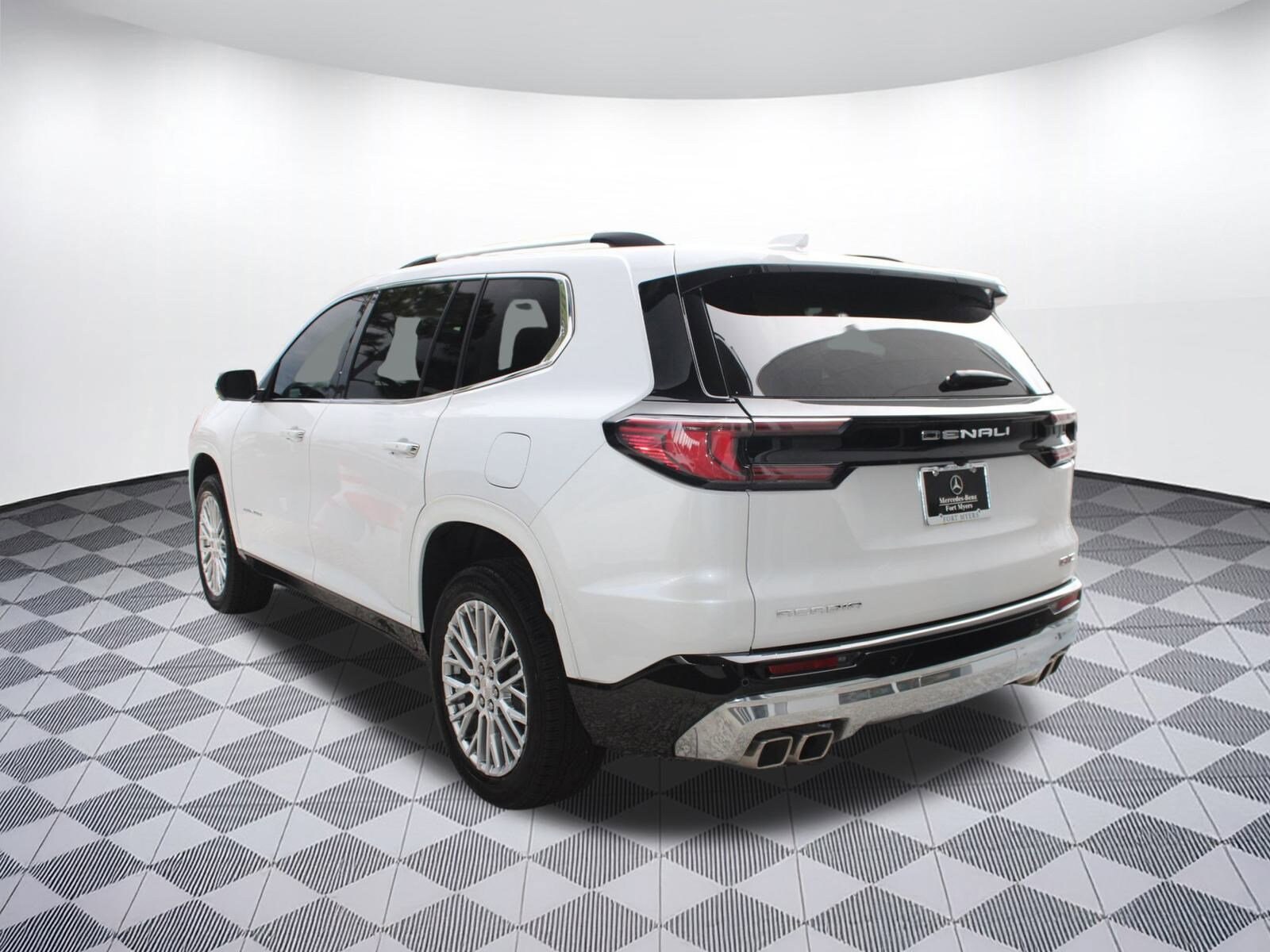 2024 Gmc Acadia Denali photo 2