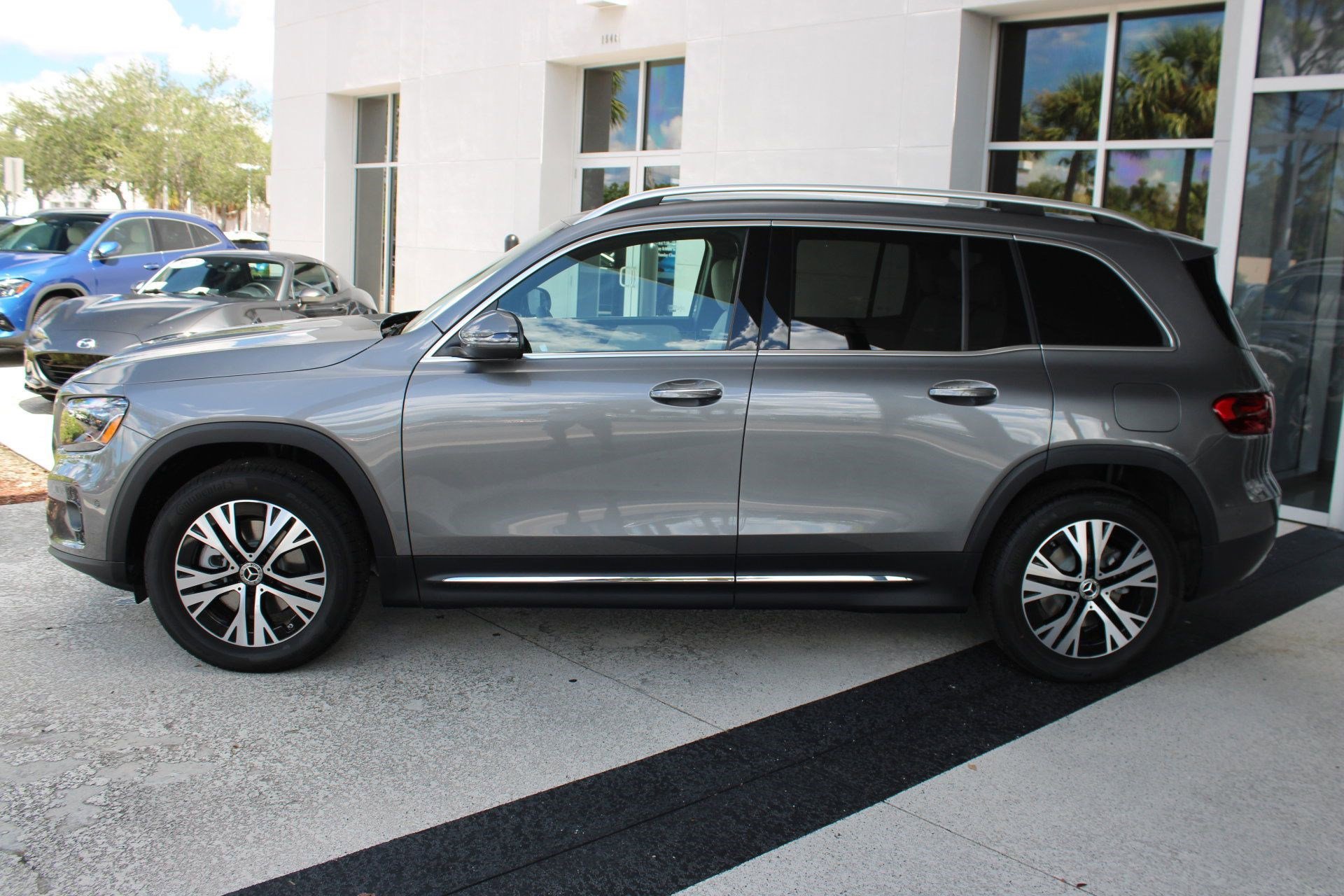 2026 Mercedes Benz GLB 250 photo 2