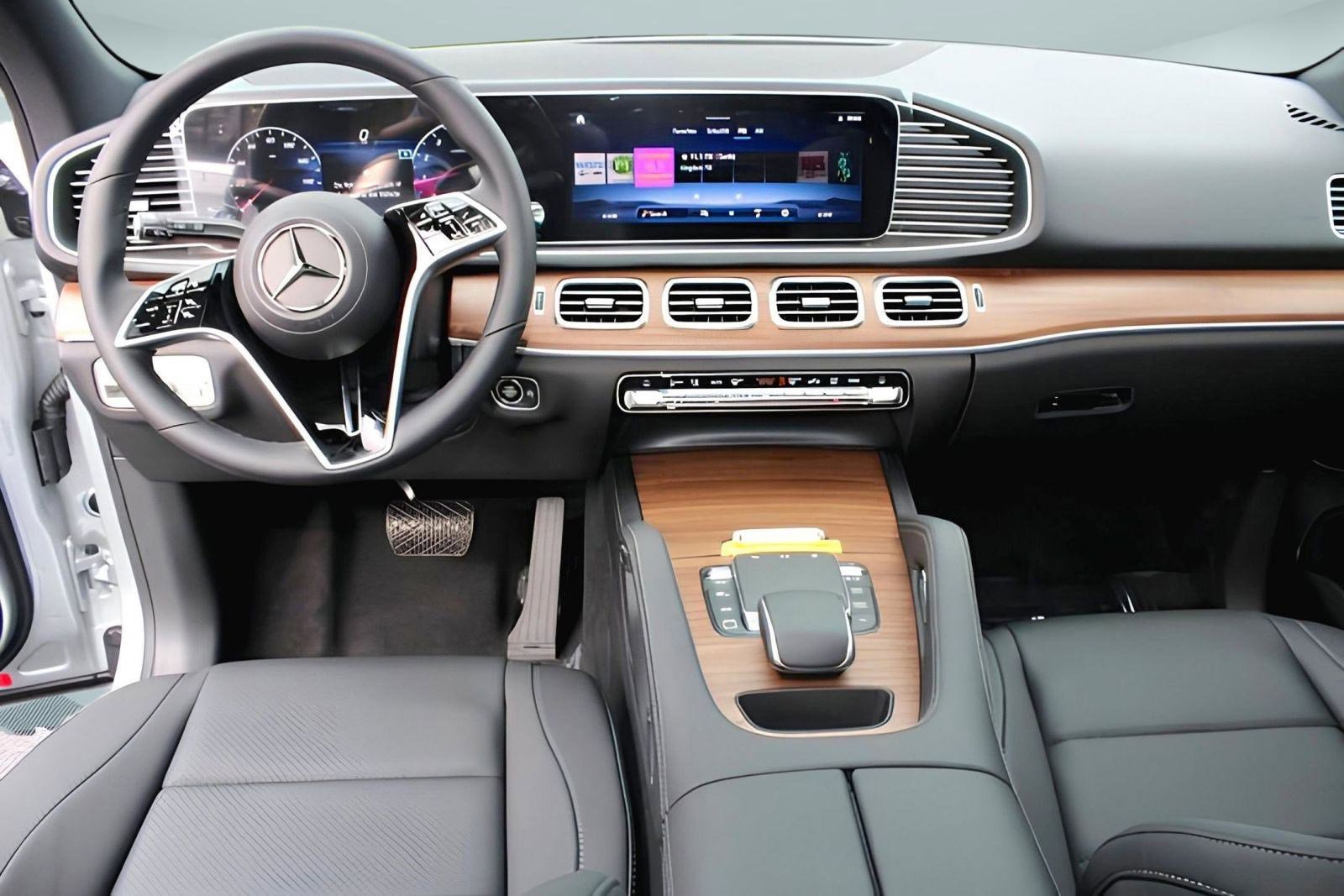2025 Mercedes Benz GLE 350 photo 3