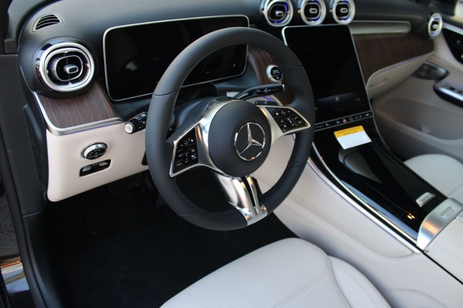 2026 Mercedes Benz GLC 300 photo 4