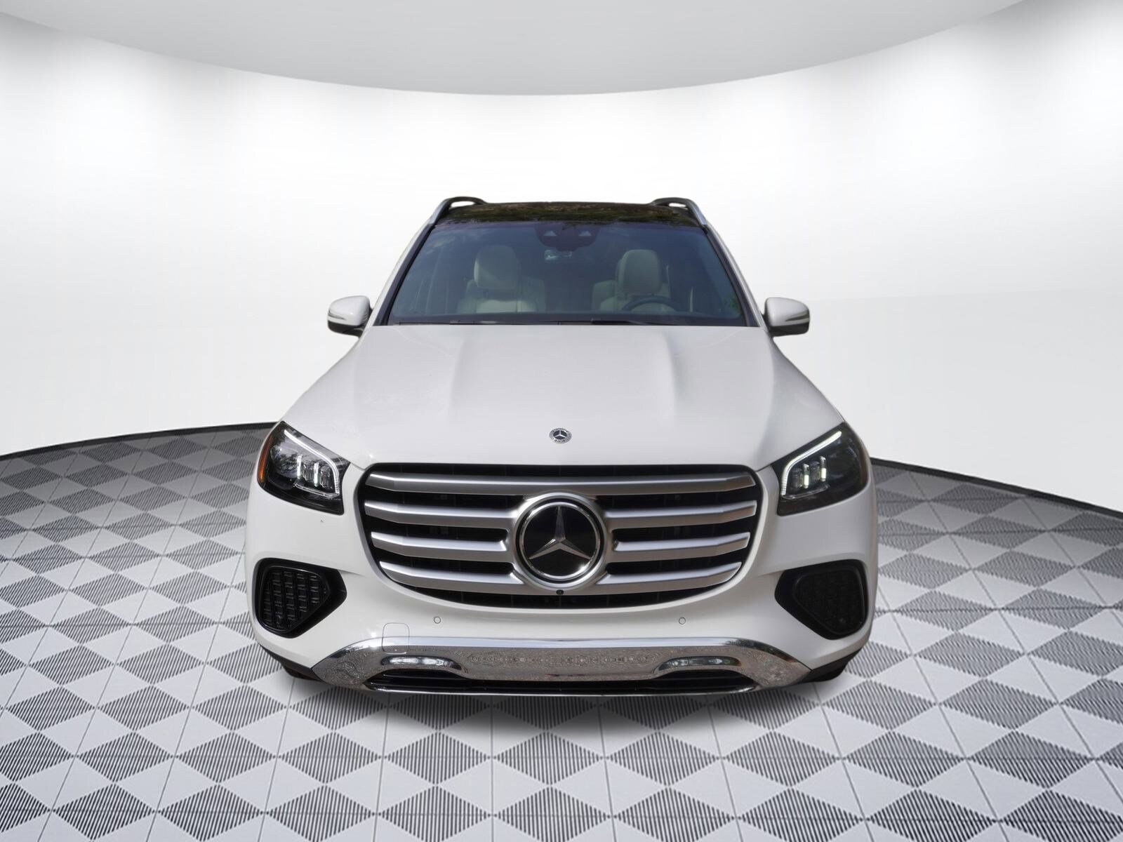 2025 Mercedes Benz GLS 450 photo 3