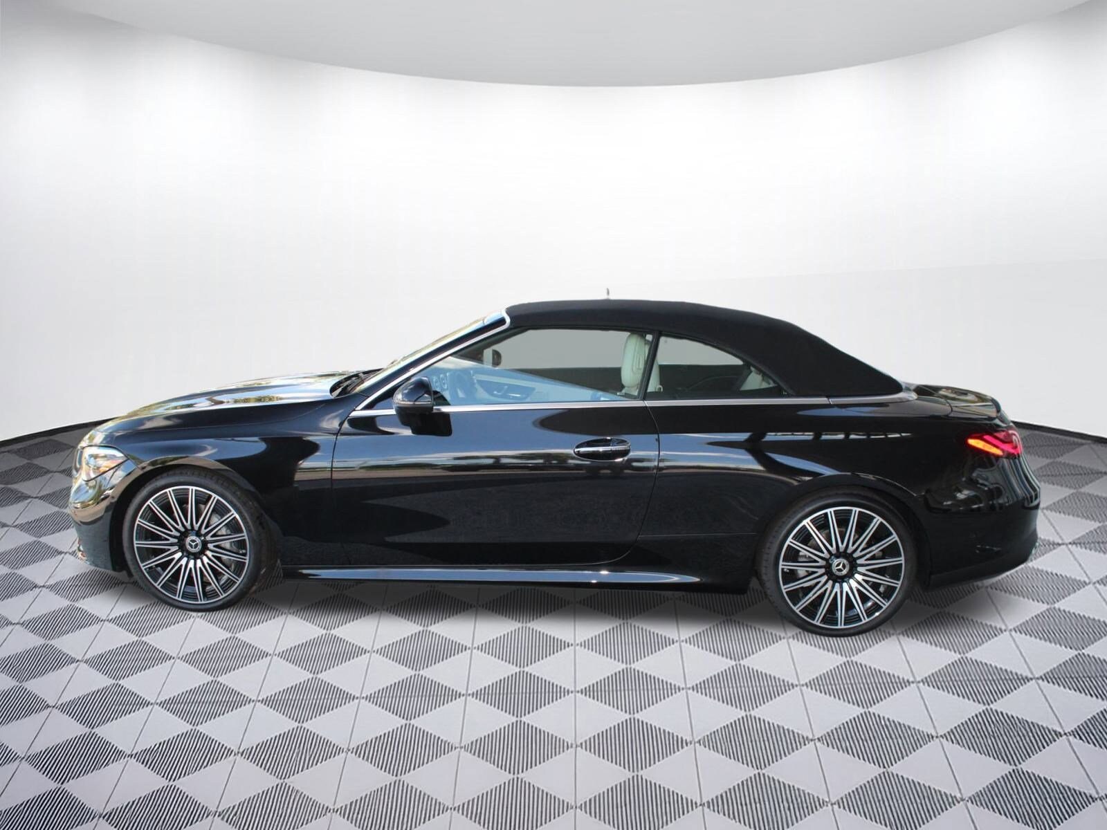 2026 Mercedes Benz CLE 300 4MATIC Cabriolet photo 2