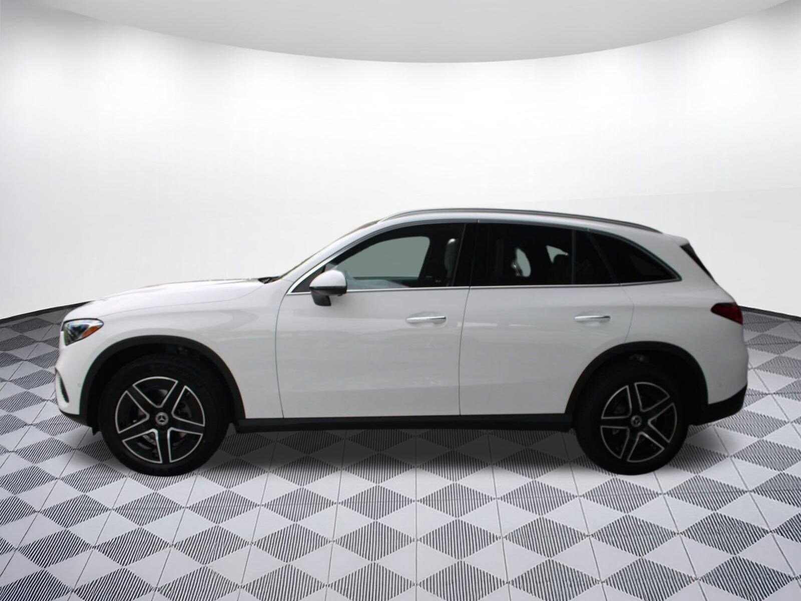 2026 Mercedes Benz GLC 300 photo 2