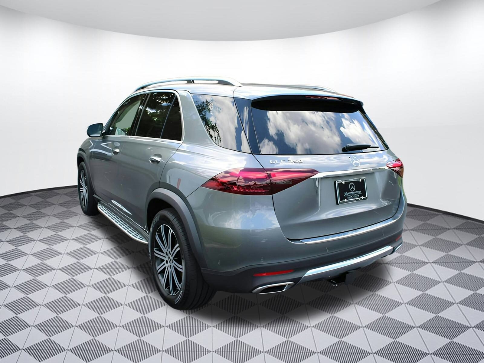 2025 Mercedes Benz GLE 350 4MATIC photo 3