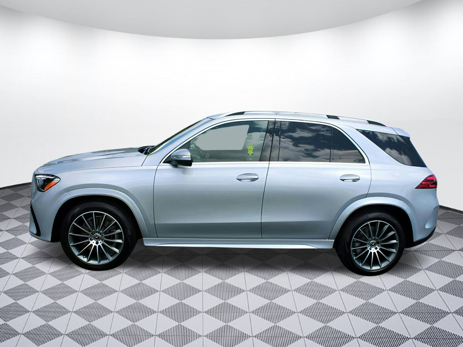 2025 Mercedes Benz GLE 350 4MATIC photo 2