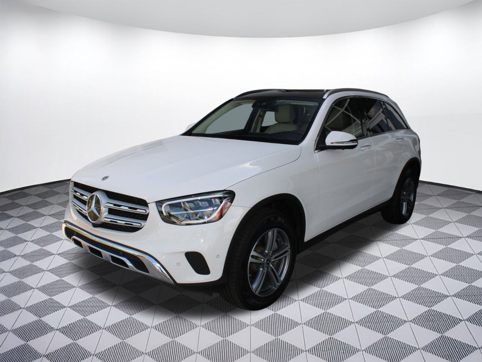 2022 Mercedes Benz GLC 300 photo 2