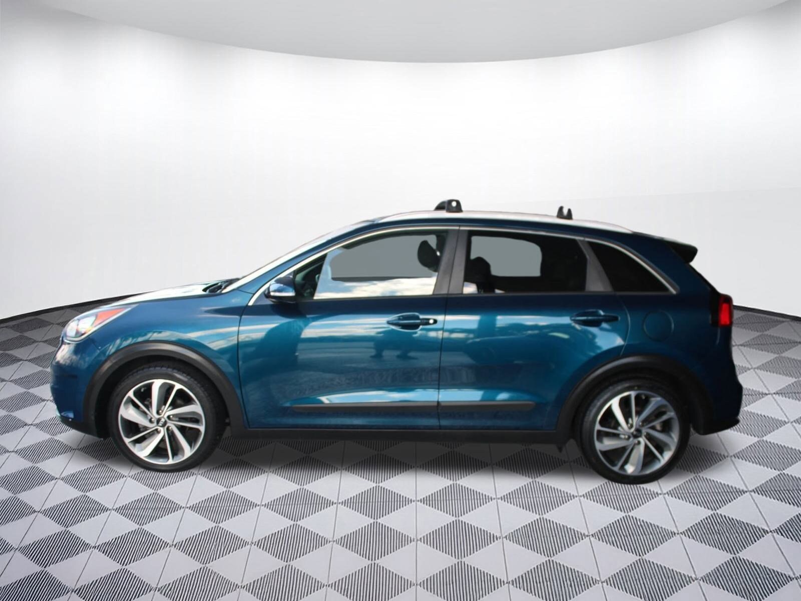 2019 Kia Niro Touring photo 2