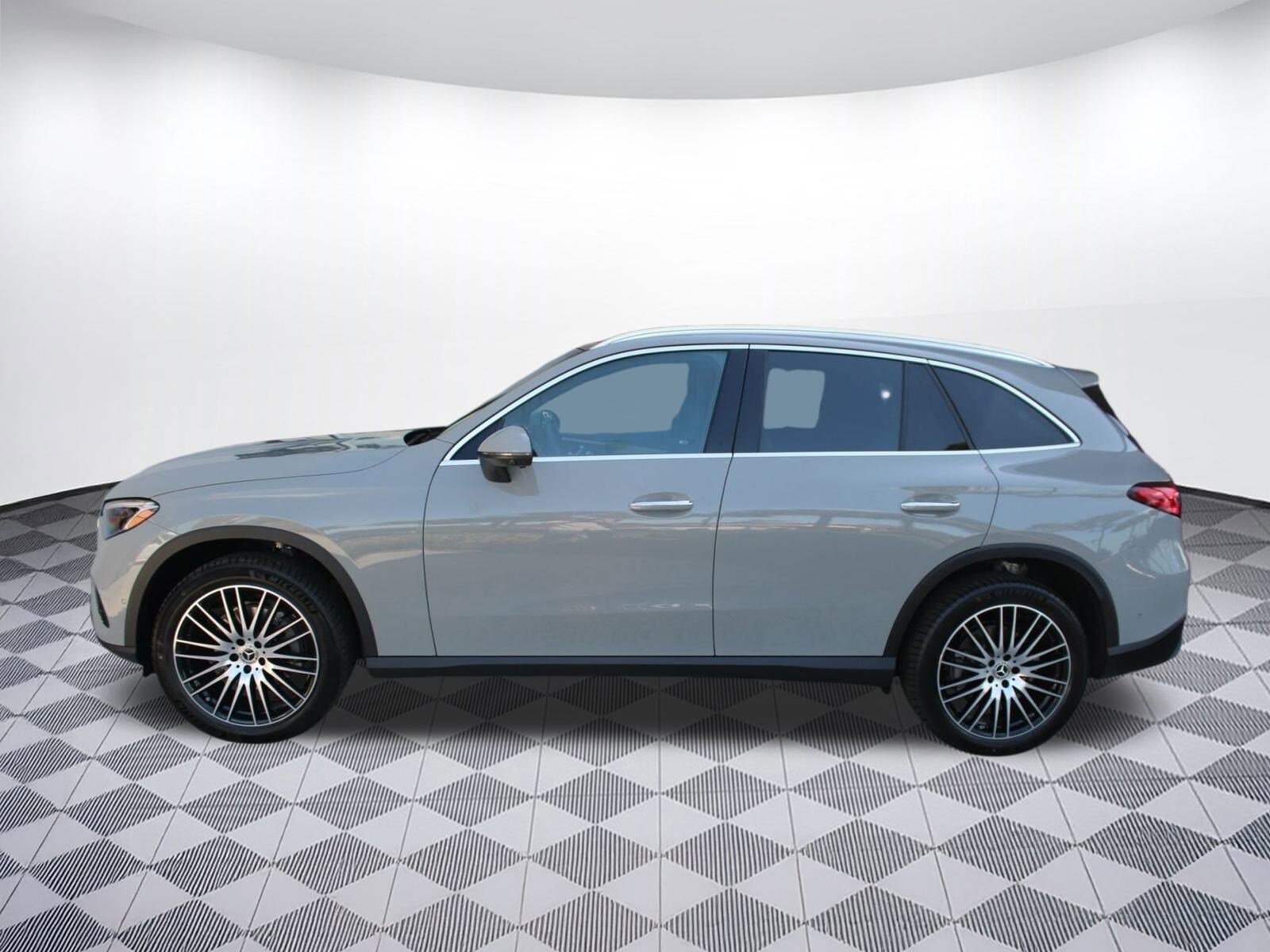 2026 Mercedes Benz GLC 300 4MATIC photo 2