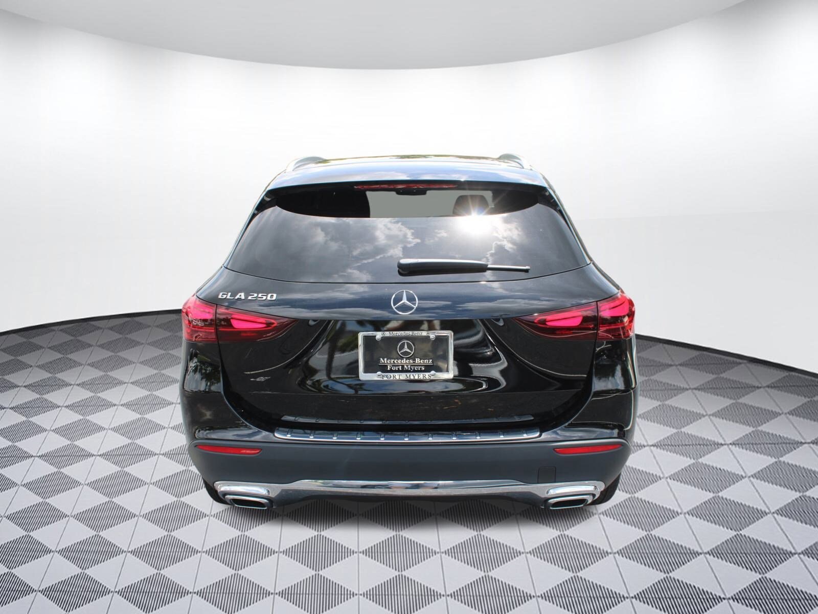 2025 Mercedes Benz GLA 250 photo 4