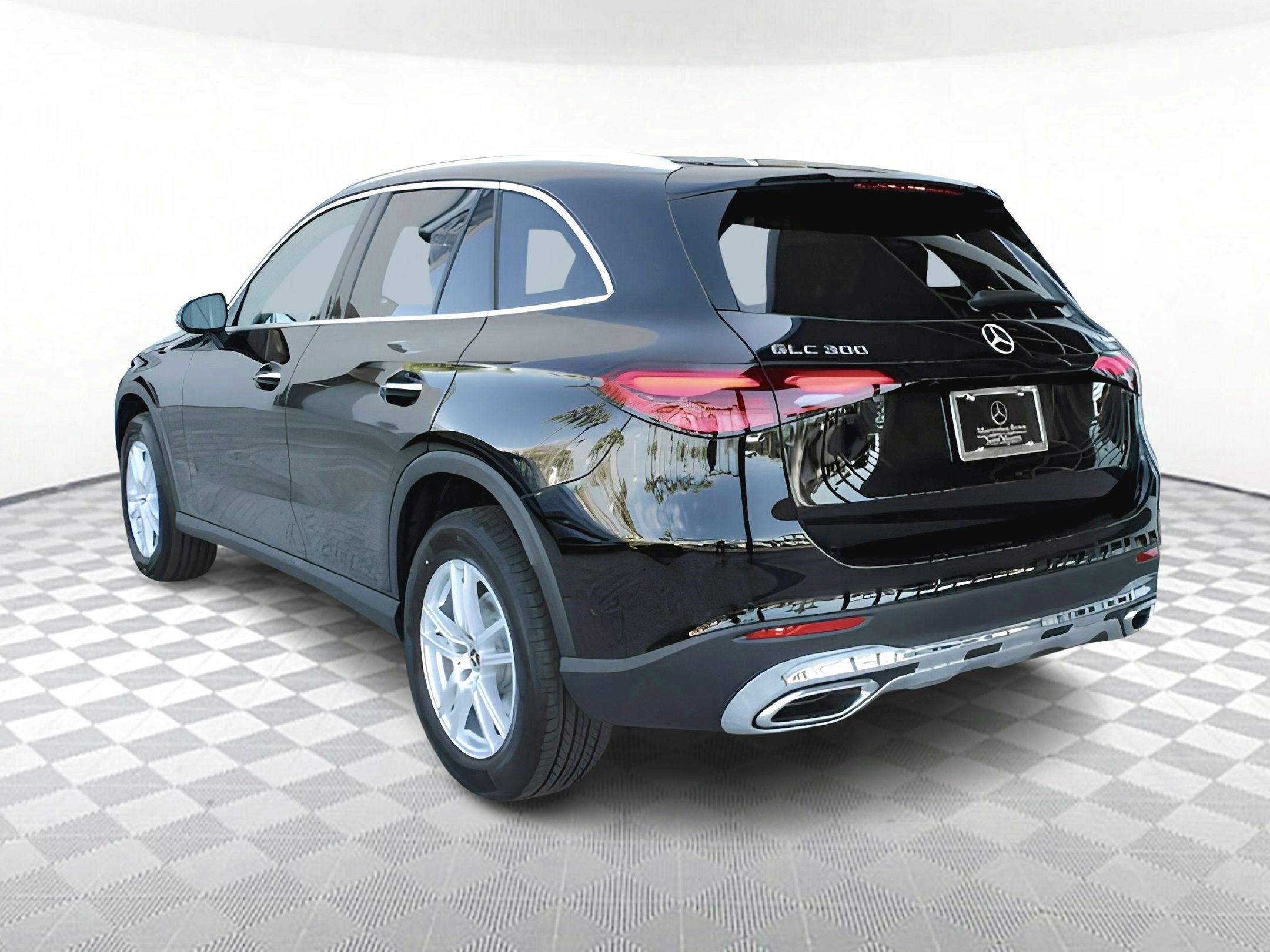 2025 Mercedes Benz GLC 300 4MATIC photo 2
