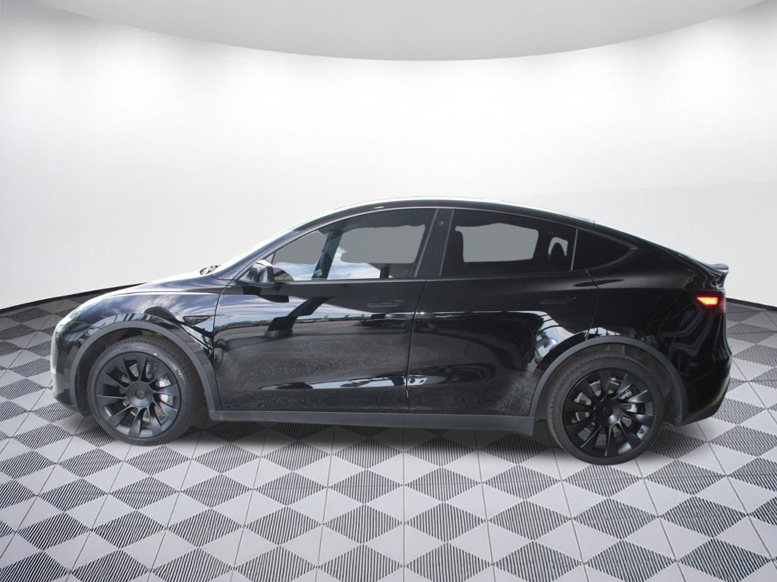 Used 2022 Tesla Model Y Long Range with VIN 7SAYGDEE0NF495709 for sale in Fort Myers, FL