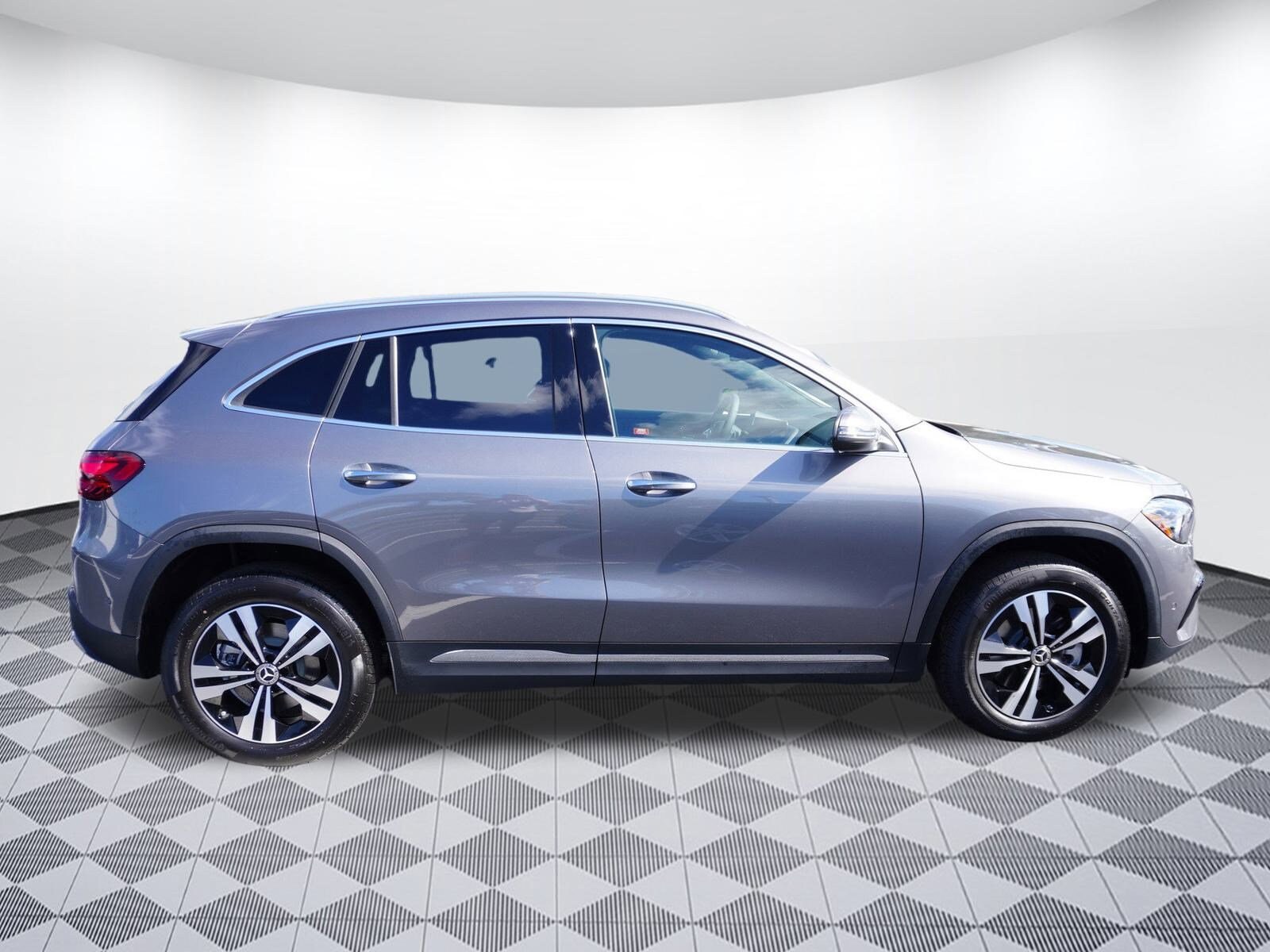 2025 Mercedes Benz GLA 250 photo 2