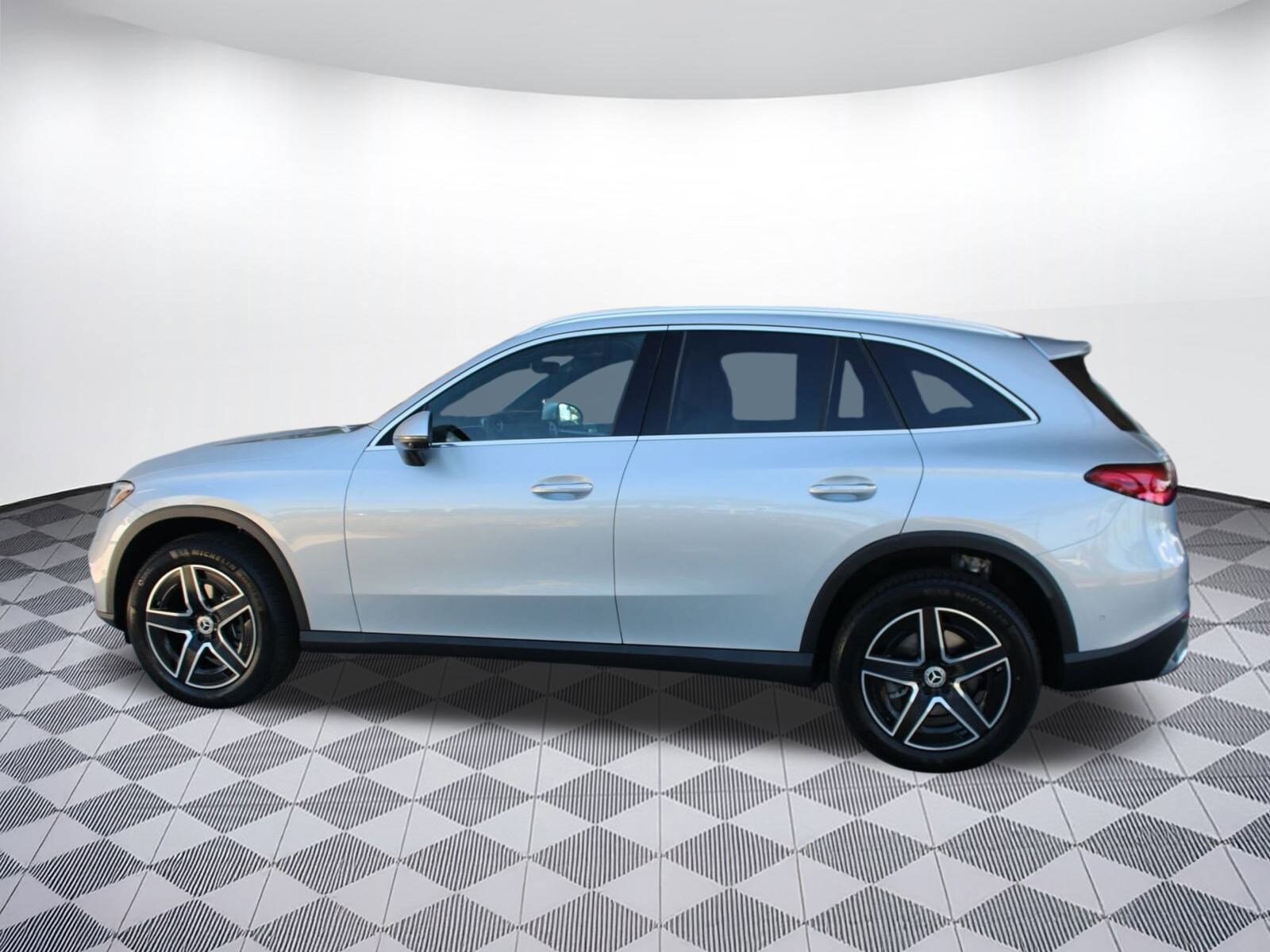 2026 Mercedes Benz GLC 300 4MATIC photo 2