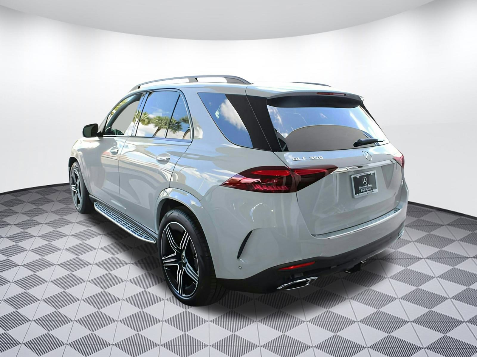 2025 Mercedes Benz GLE 350 4MATIC photo 3
