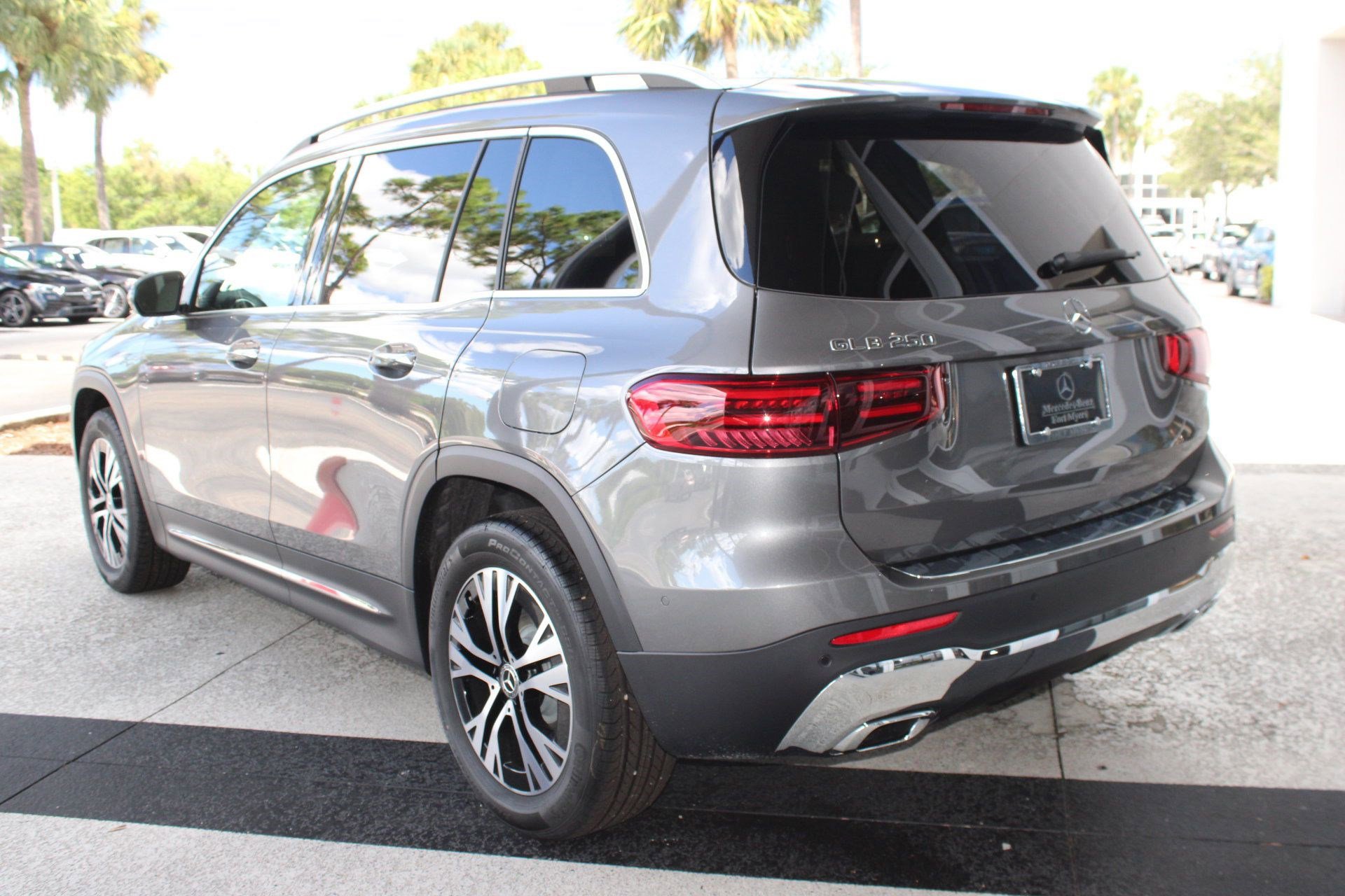 2026 Mercedes Benz GLB 250 photo 3