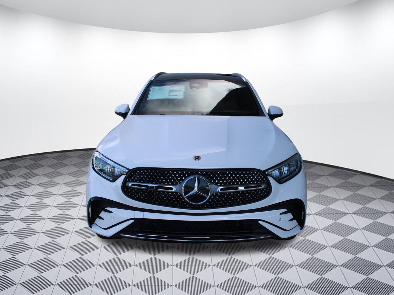 2025 Mercedes Benz GLC 300 AMG photo 3