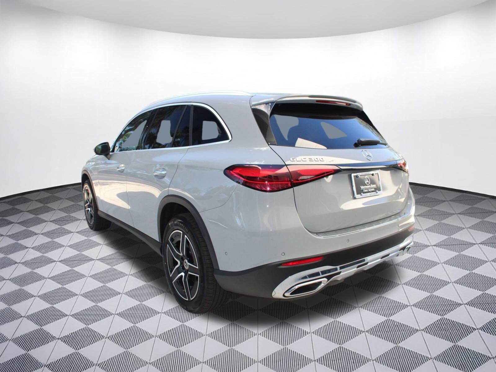 2026 Mercedes Benz GLC 300 4MATIC photo 3