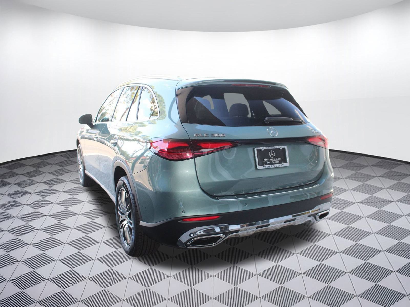 2026 Mercedes Benz GLC 300 4MATIC photo 3
