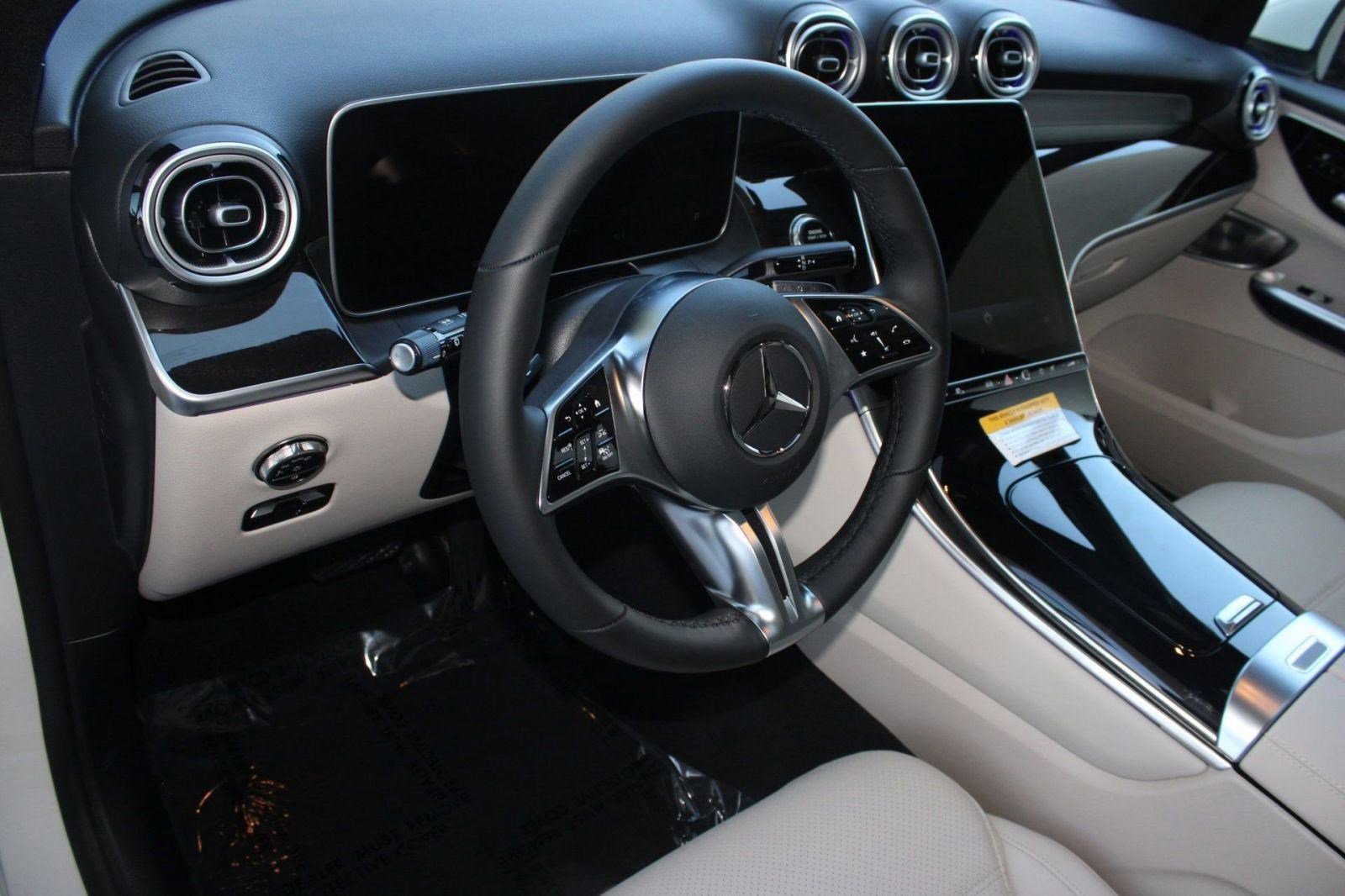 2026 Mercedes Benz GLC 300 photo 4