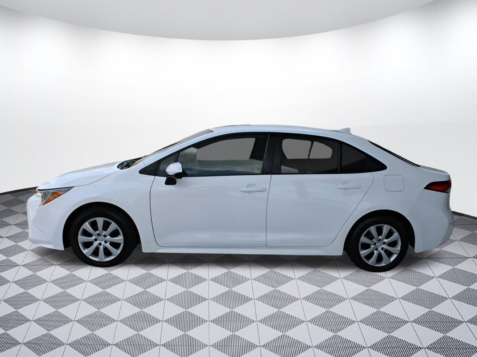 Used 2020 Toyota Corolla LE with VIN 5YFEPRAE2LP051249 for sale in Fort Myers, FL