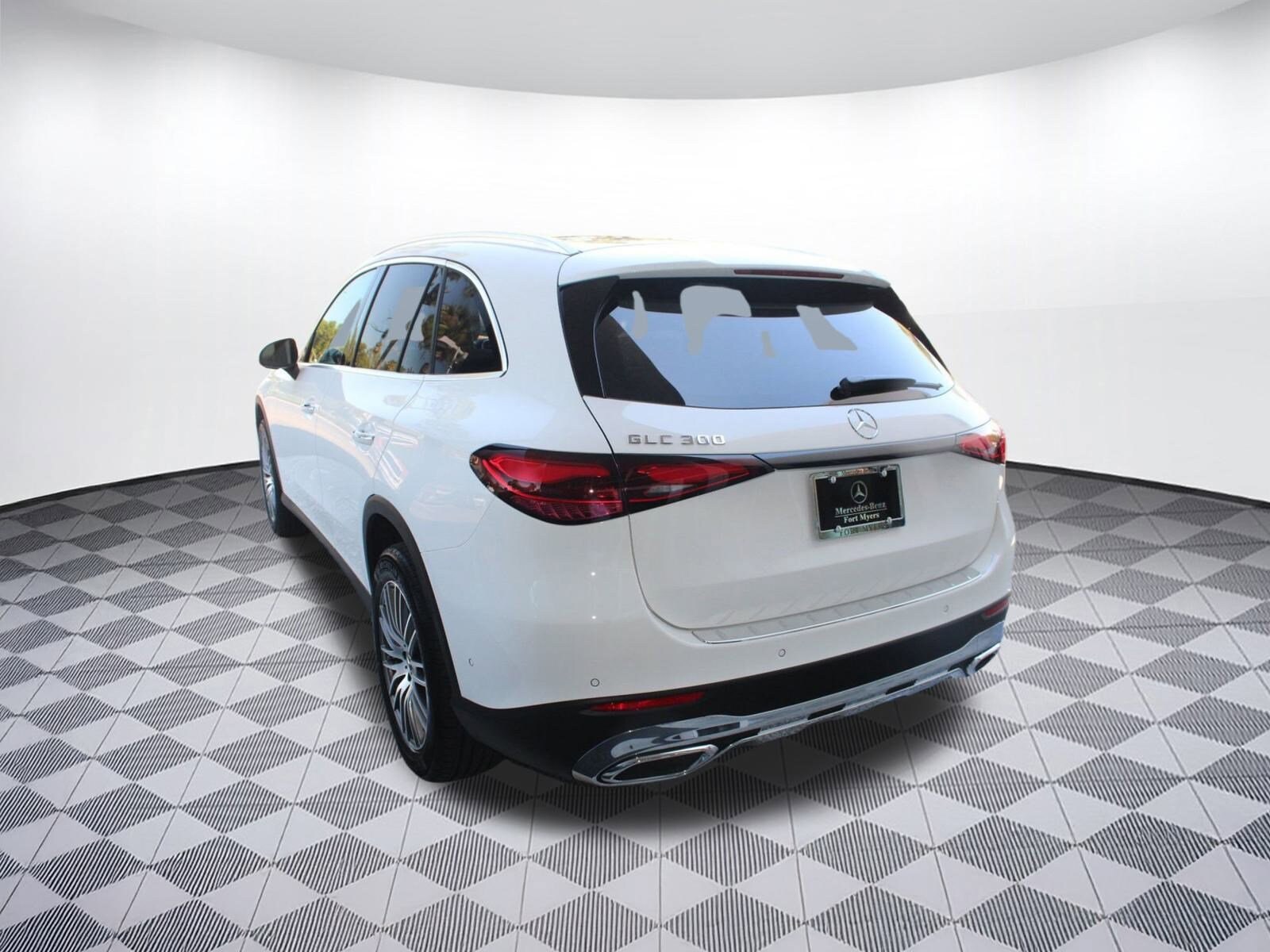 2026 Mercedes Benz GLC 300 photo 3