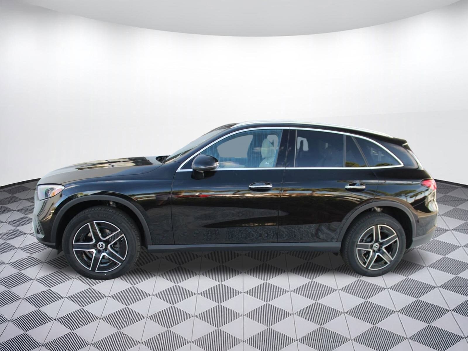 2026 Mercedes Benz GLC 300 photo 2