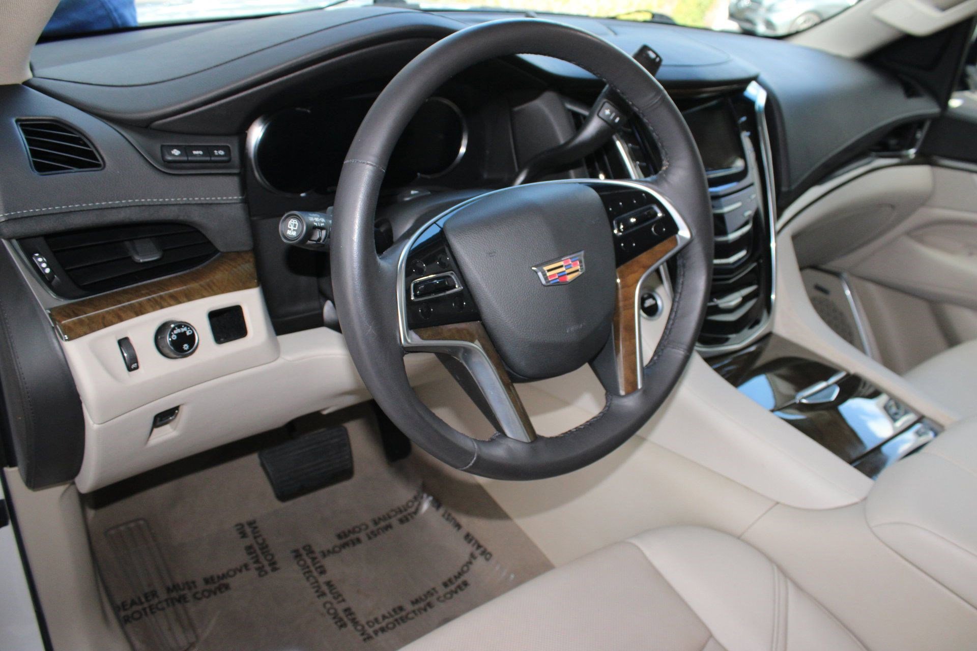 2019 Cadillac Escalade Premium Luxury photo 4