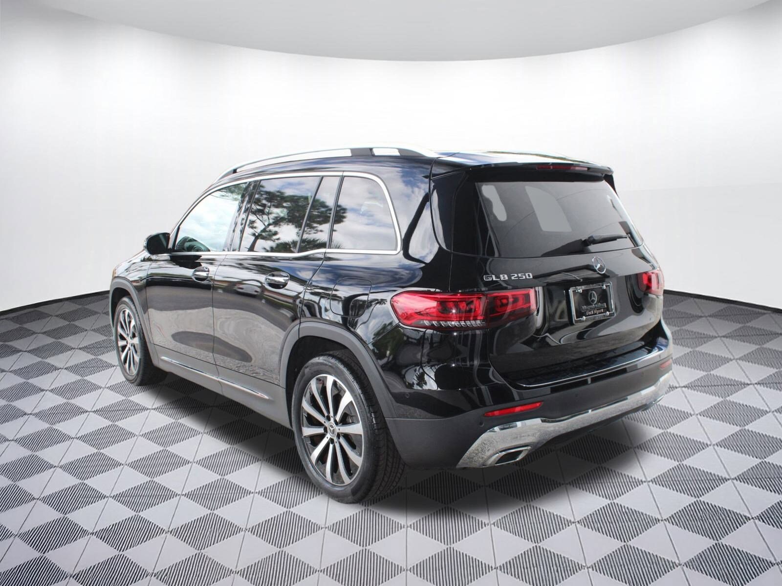 2022 Mercedes Benz GLB 250 photo 2