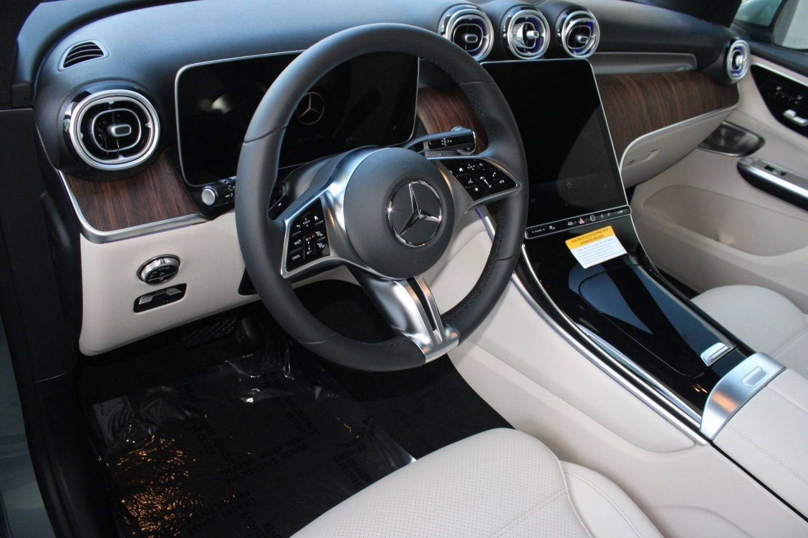 2026 Mercedes Benz GLC 300 4MATIC photo 4