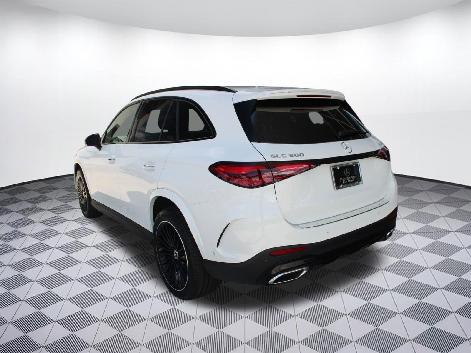 2026 Mercedes-Benz GLC Base - Photo 3