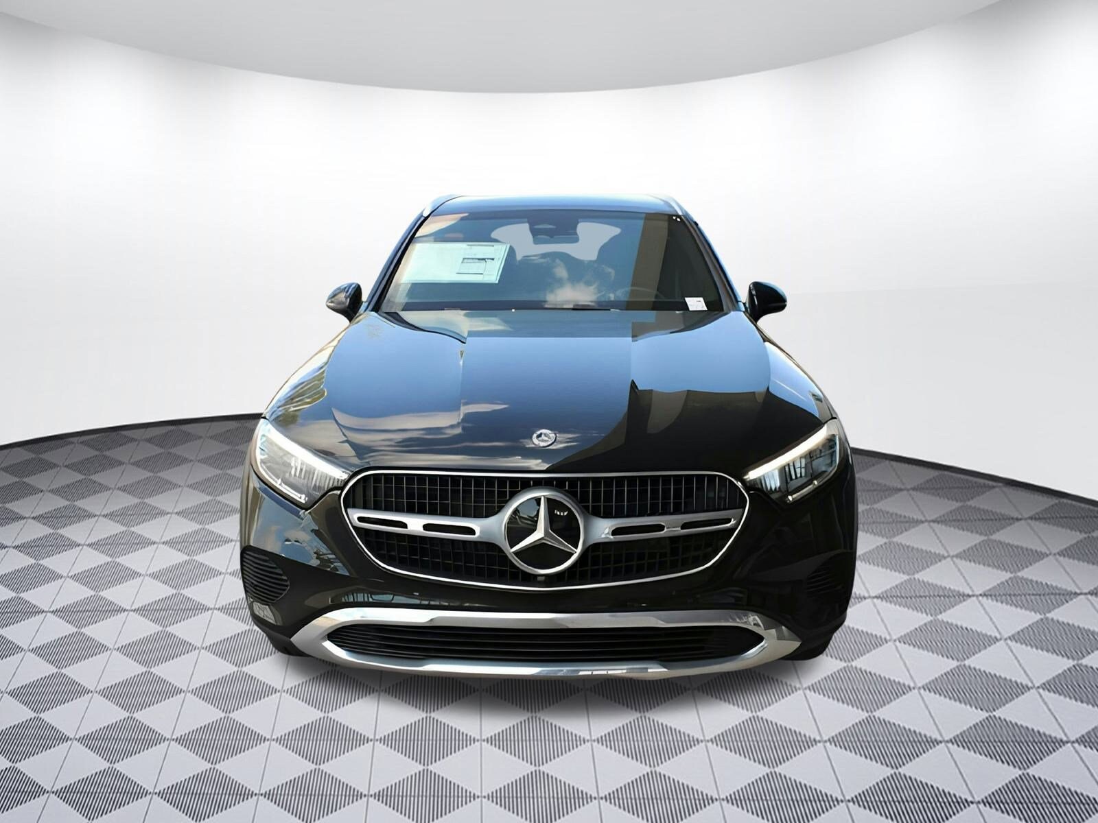 2025 Mercedes Benz GLC 300 photo 3