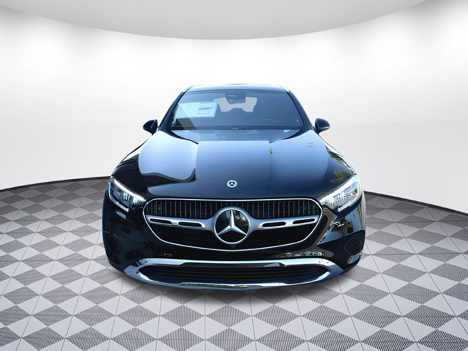 2025 Mercedes Benz GLC 300 4MATIC photo 3
