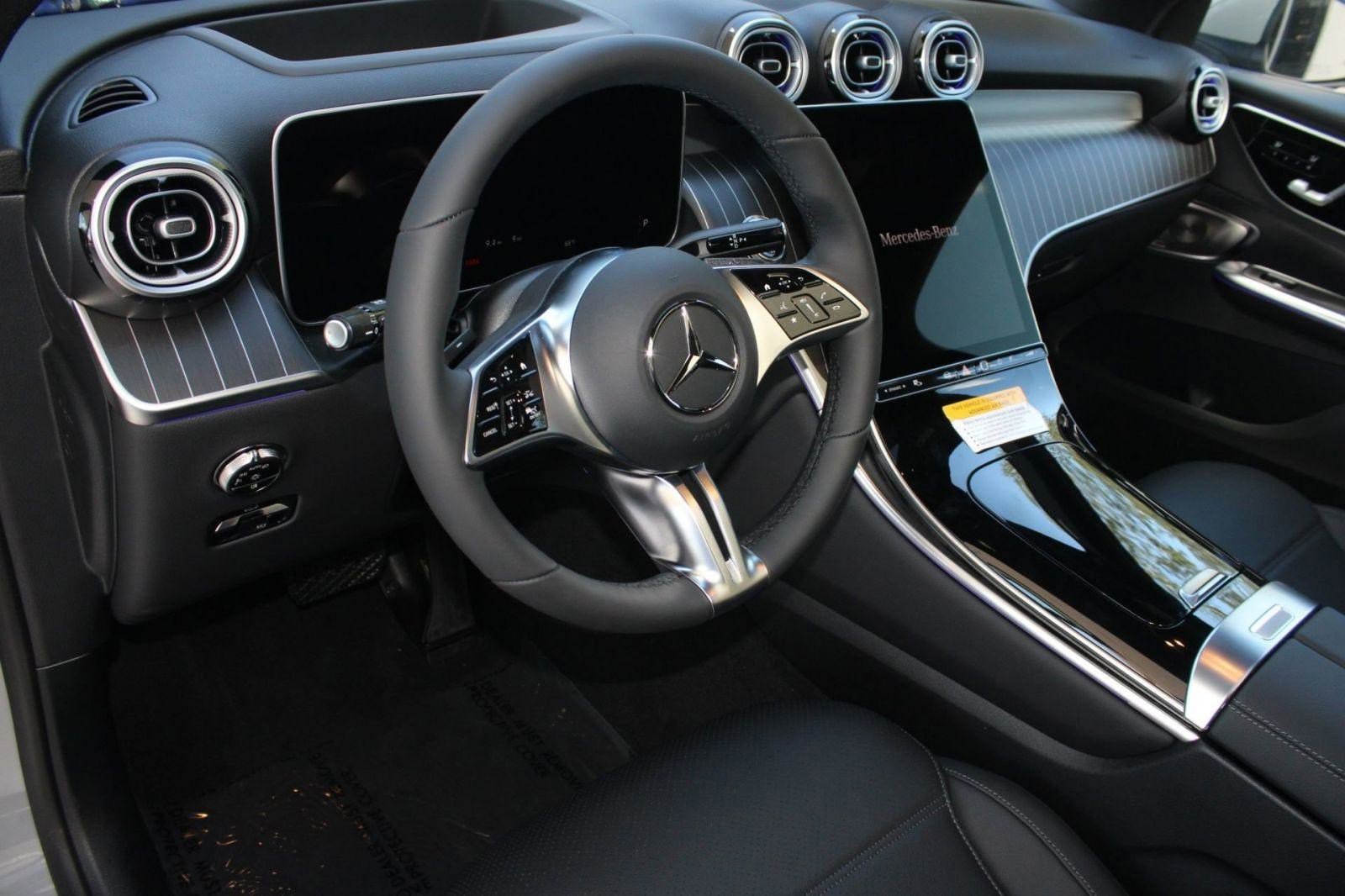 2026 Mercedes Benz GLC 300 4MATIC photo 4