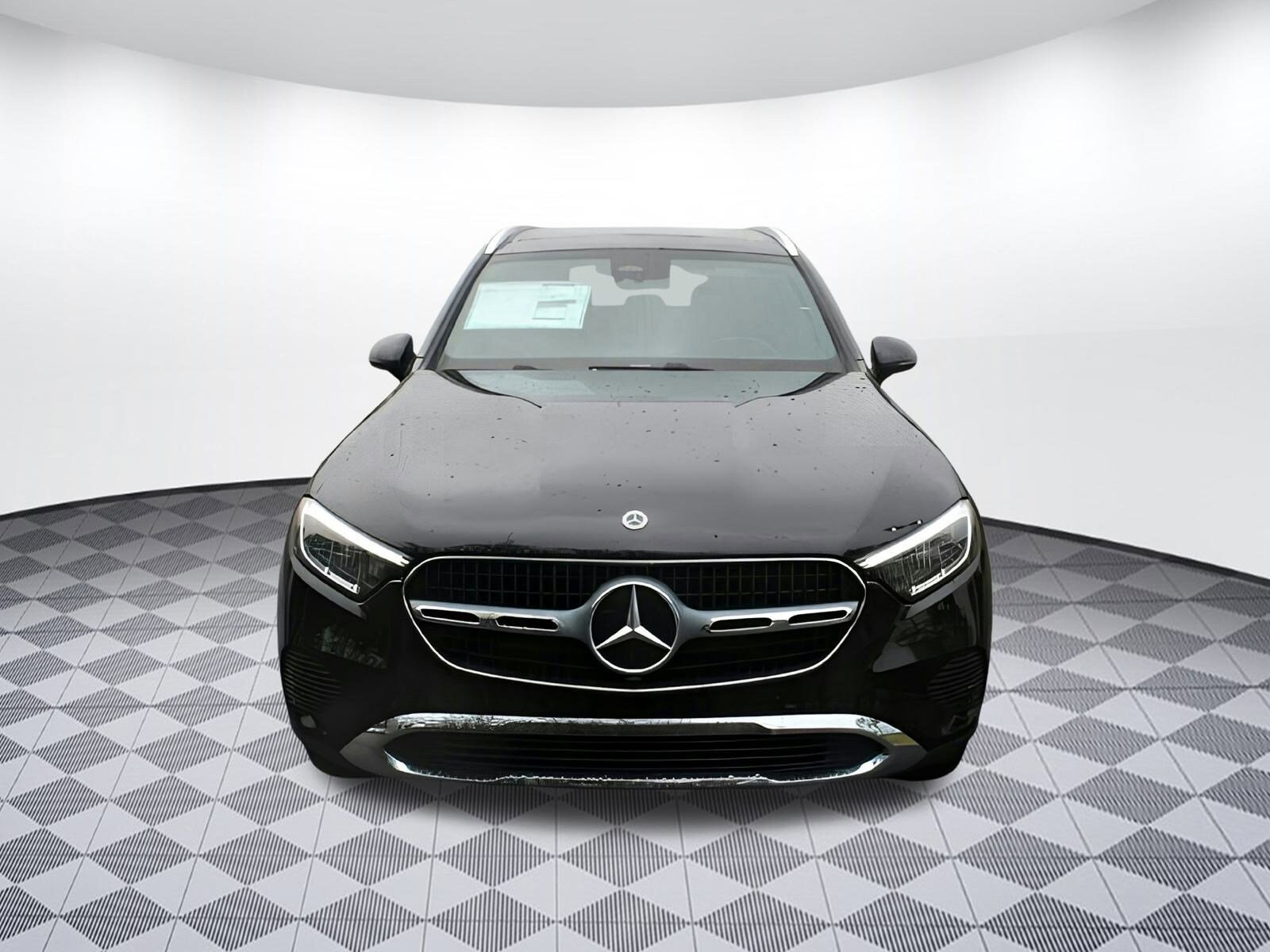 2025 Mercedes Benz GLC 300 photo 3