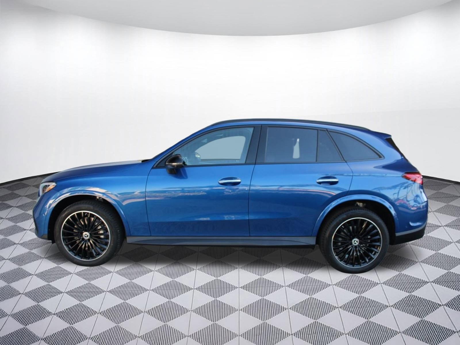 2026 Mercedes Benz GLC 300 4MATIC photo 2