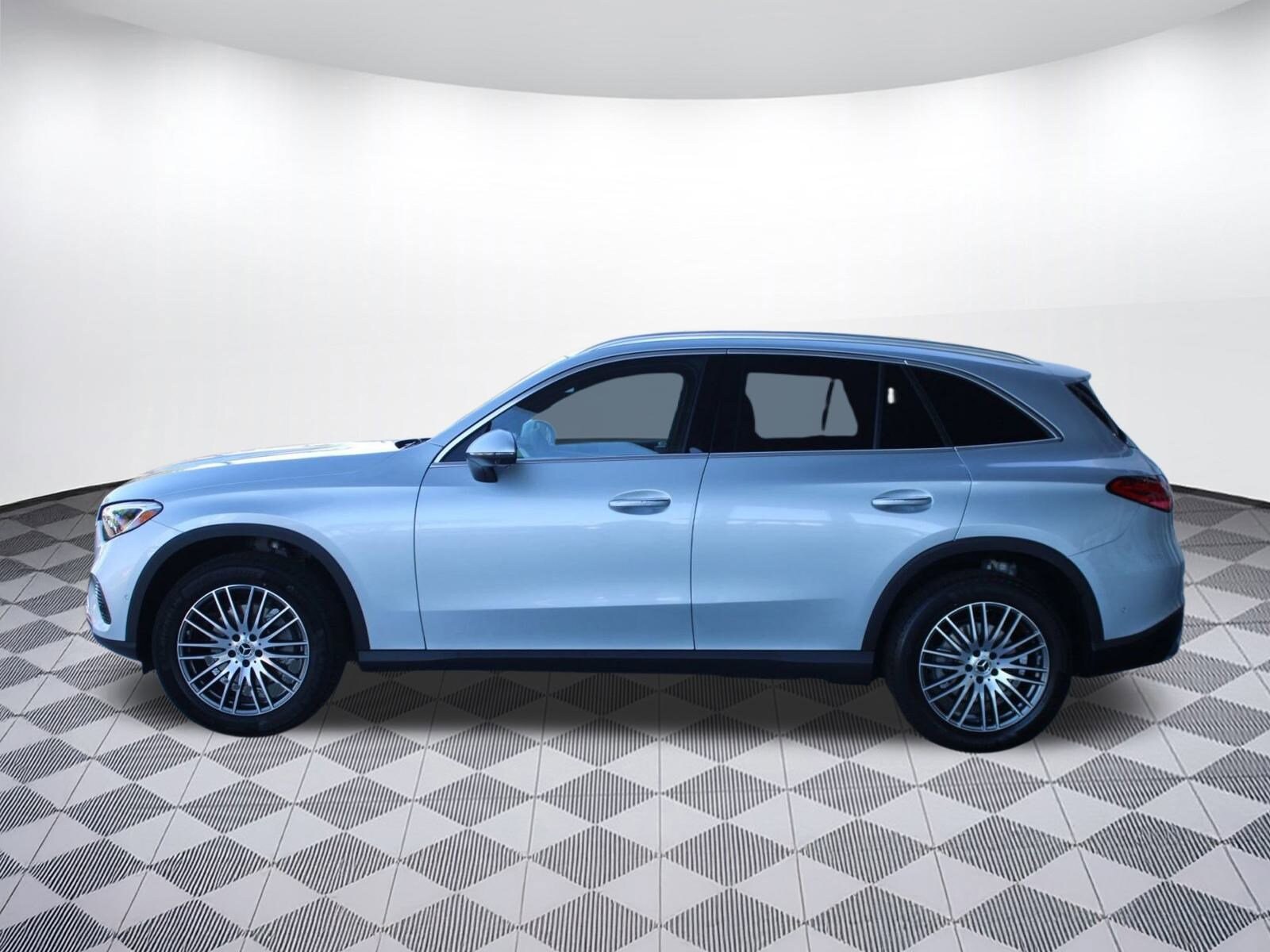 2026 Mercedes Benz GLC 300 photo 2