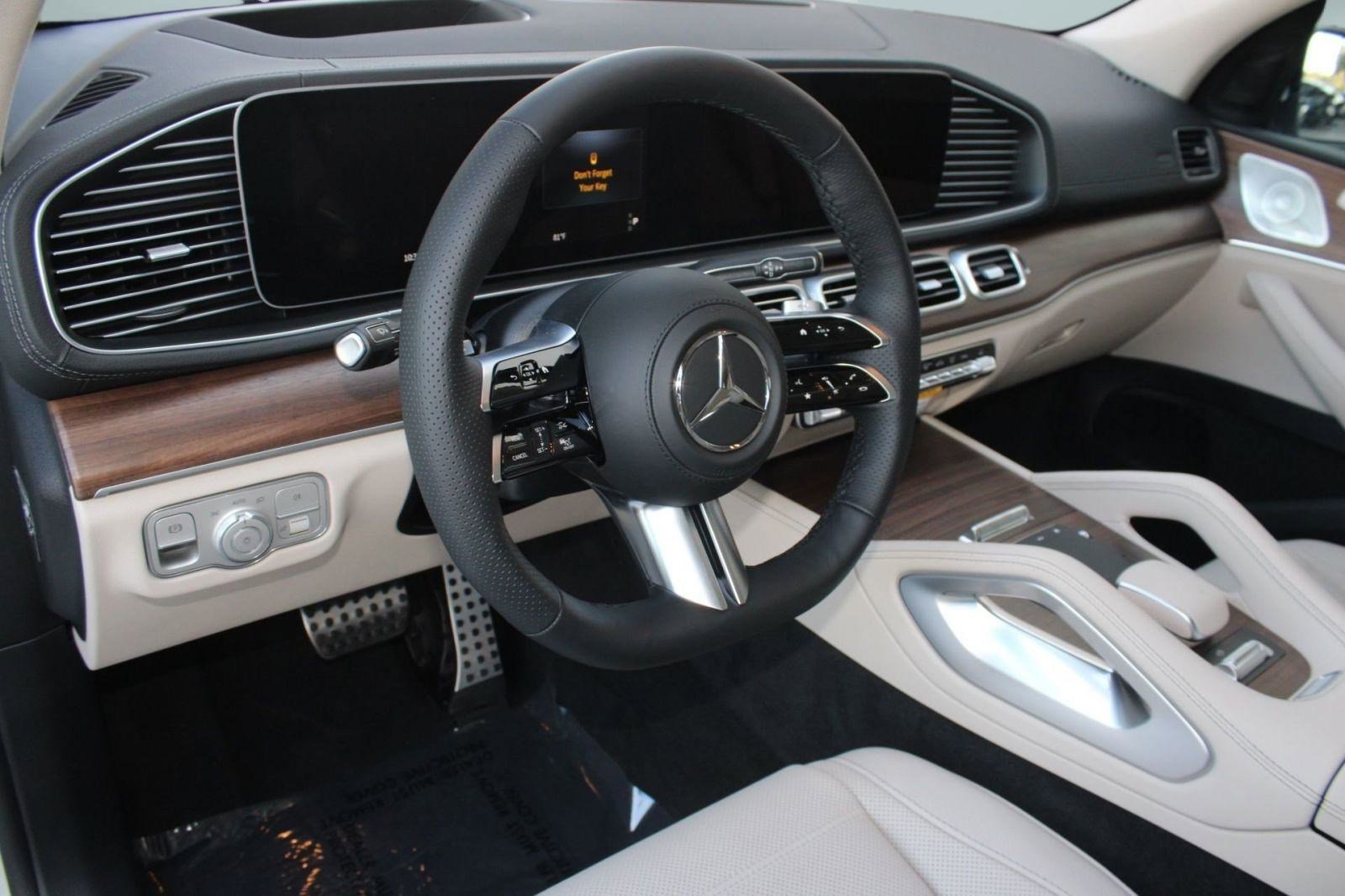 2026 Mercedes Benz GLS 450 4MATIC photo 4