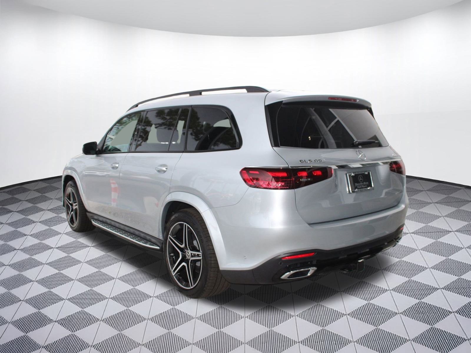 2026 Mercedes Benz GLS 450 4MATIC photo 3