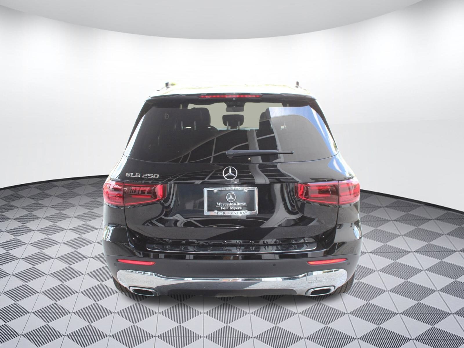 2025 Mercedes Benz GLB 250 photo 4
