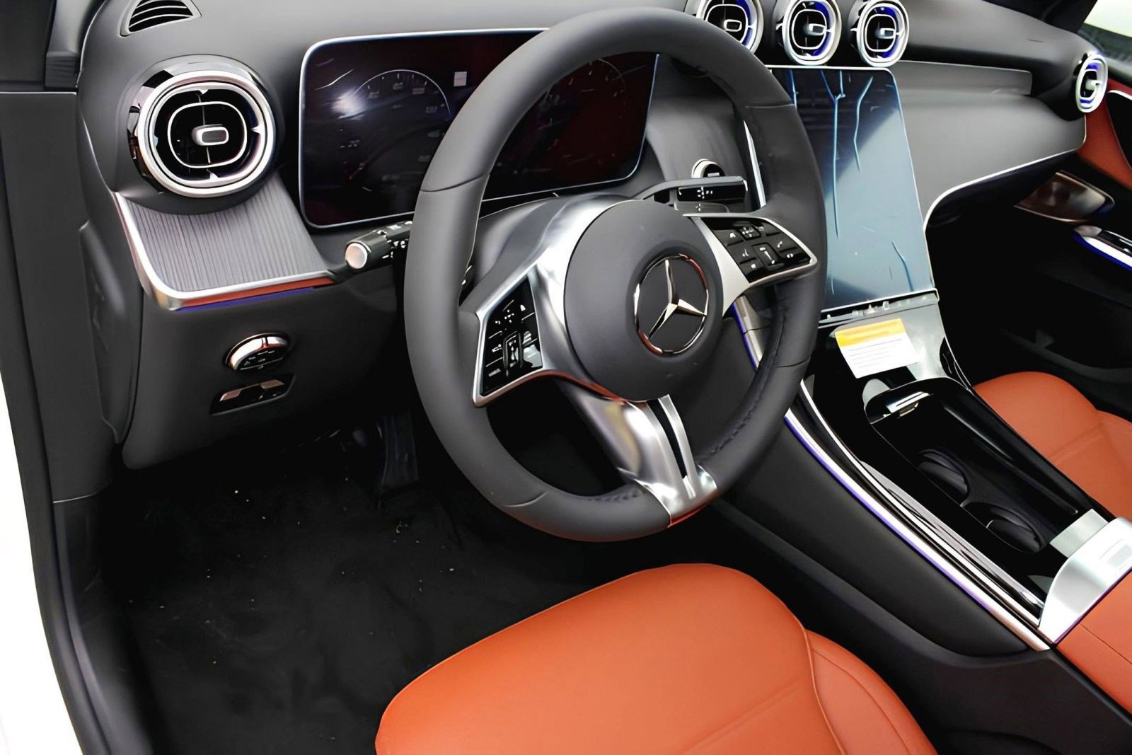 2025 Mercedes Benz GLC 300 photo 3