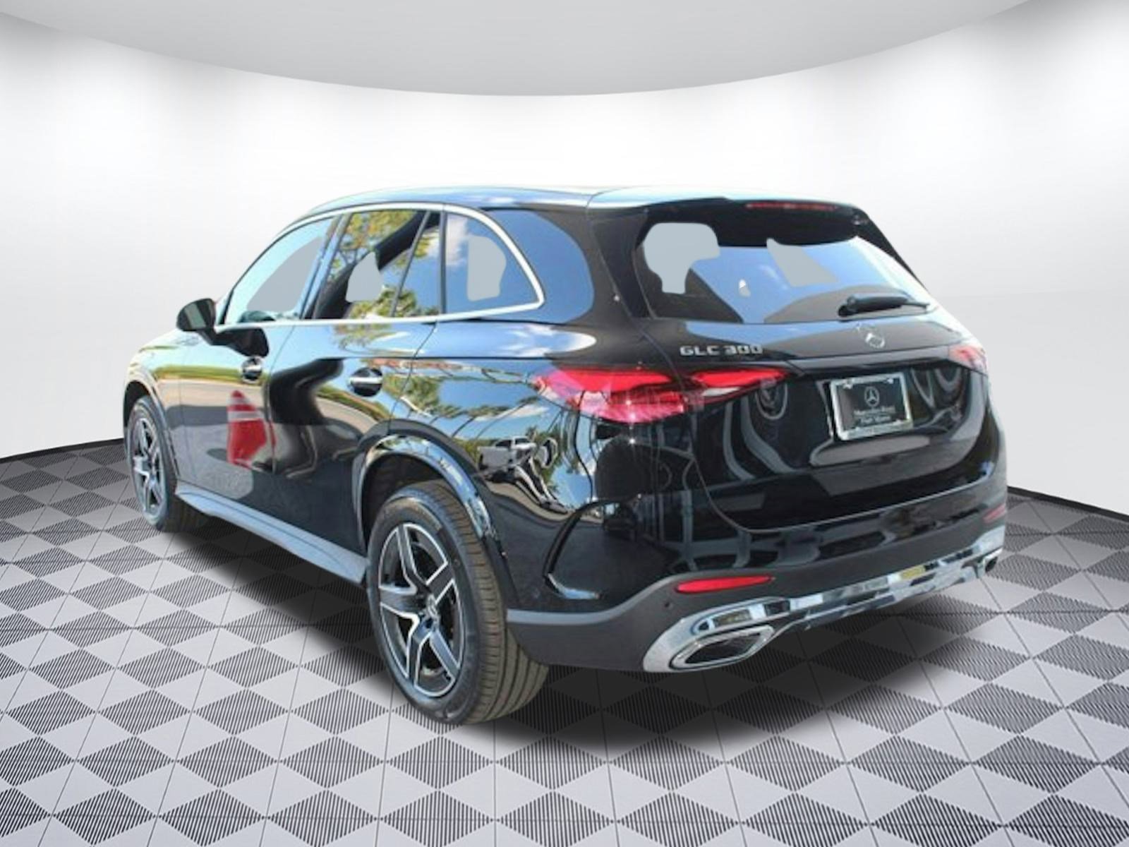 2025 Mercedes Benz GLC 300 4MATIC photo 4