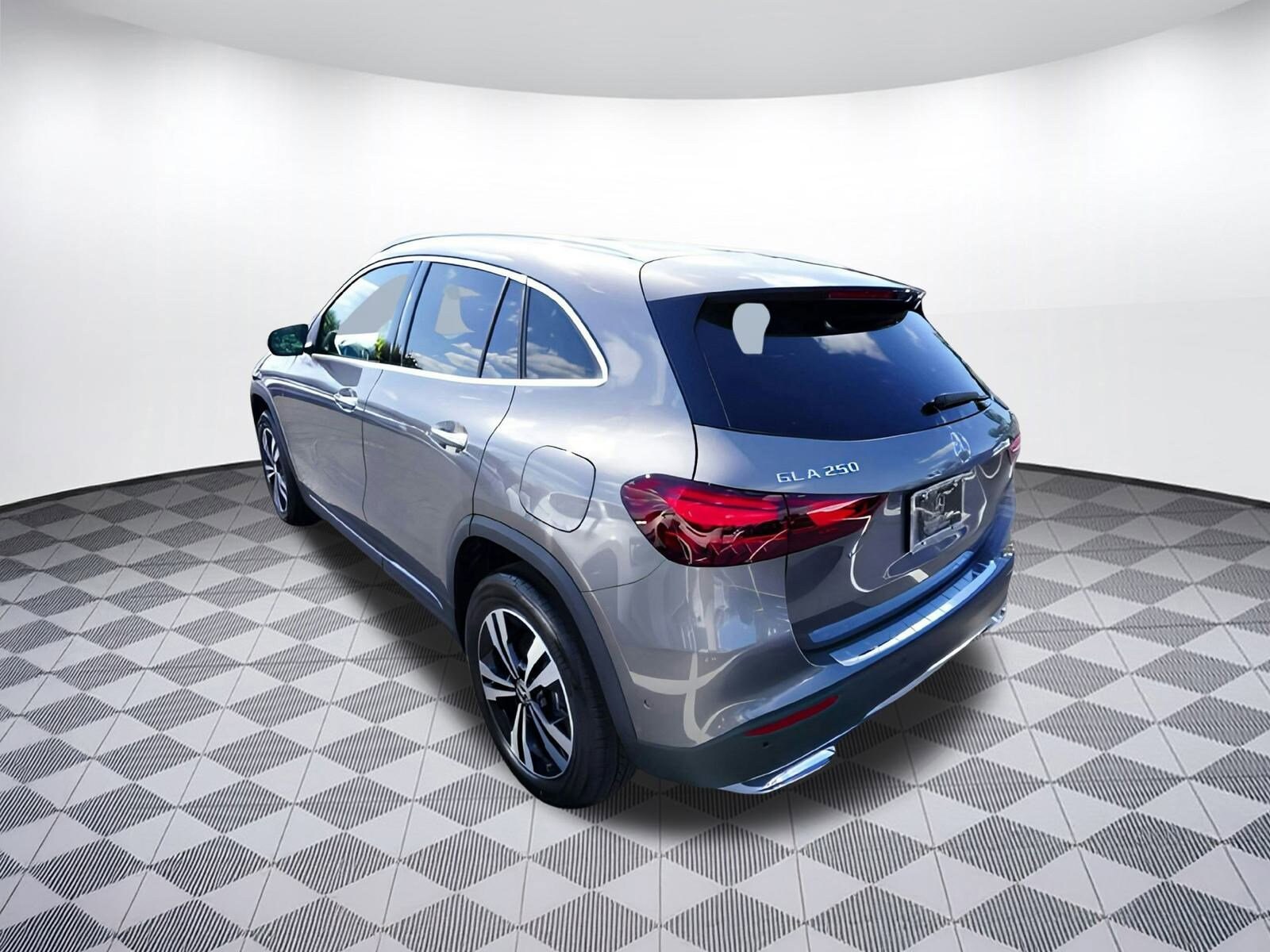 2025 Mercedes Benz GLA 250 photo 2