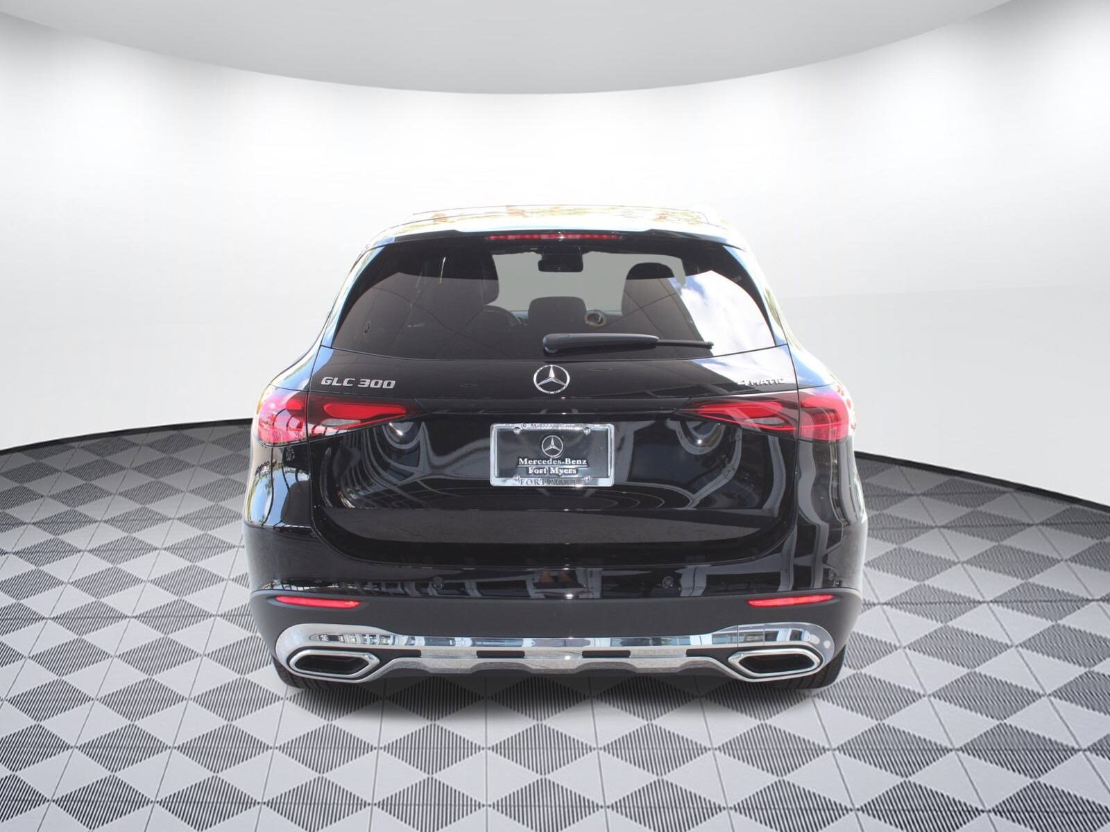 2025 Mercedes Benz GLC 300 4MATIC photo 4