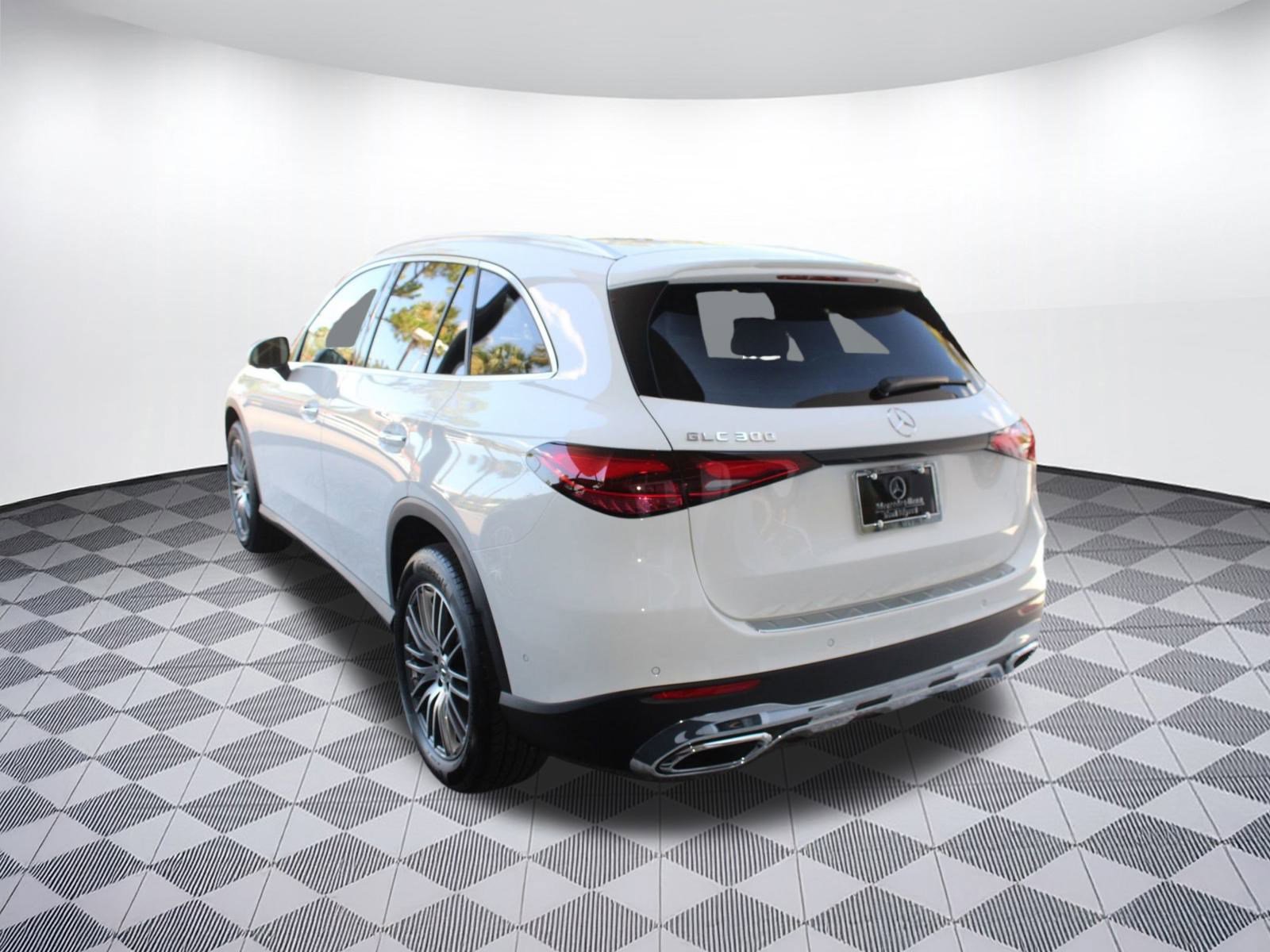 2026 Mercedes Benz GLC 300 photo 3