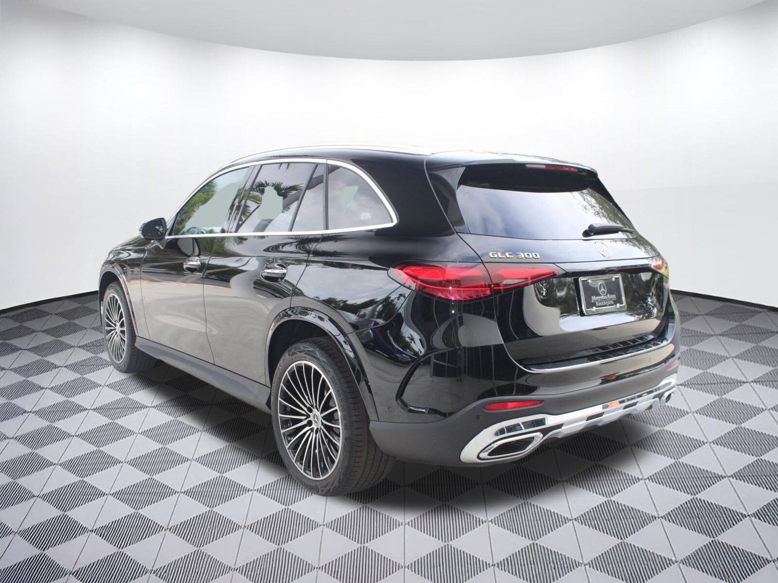 2026 Mercedes Benz GLC 300 photo 3